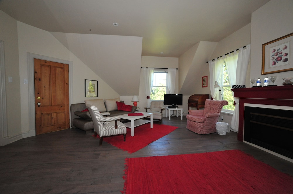 Luxury Suite, 1 King Bed with Sofa bed photo 3
