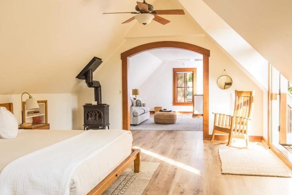 Carriage House Loft photo 2