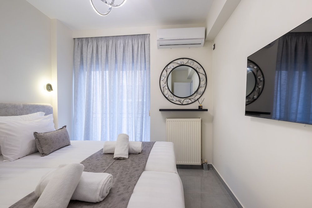 City Apartment, 2 Bedrooms photo 2