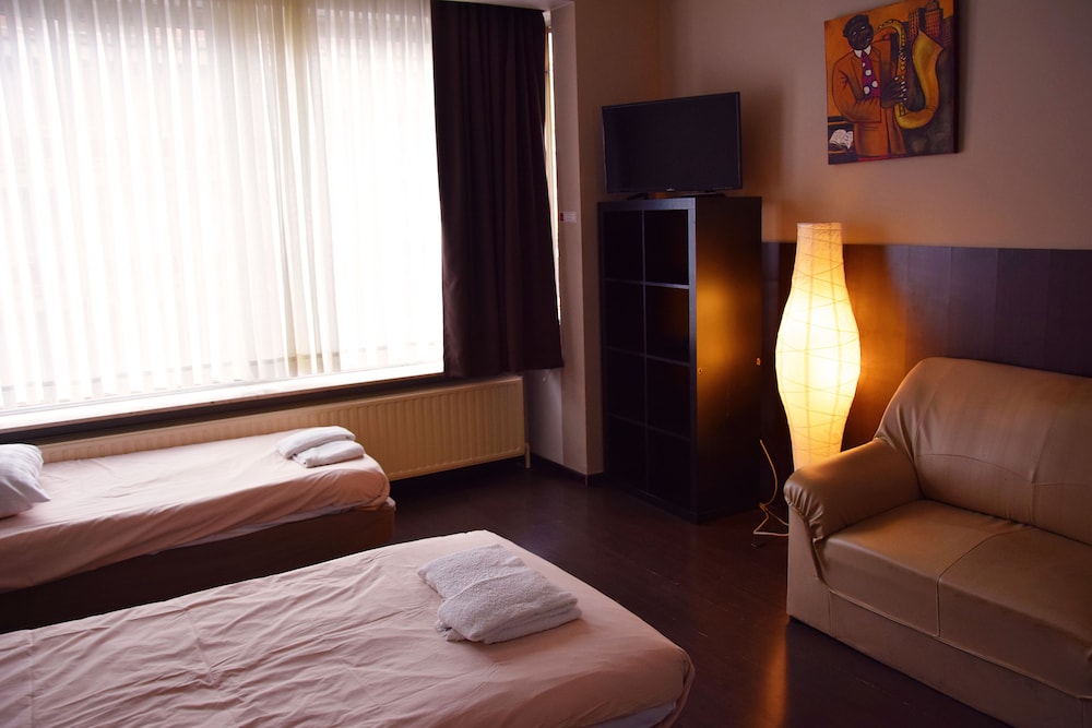 Studio, 2 Twin Beds