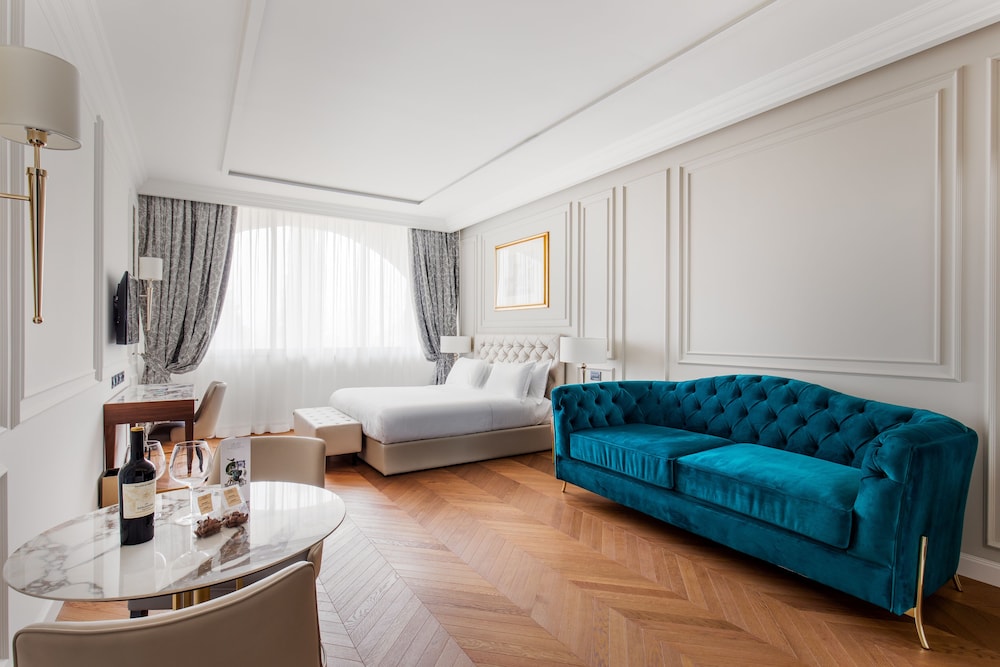 Junior Room (Suite)