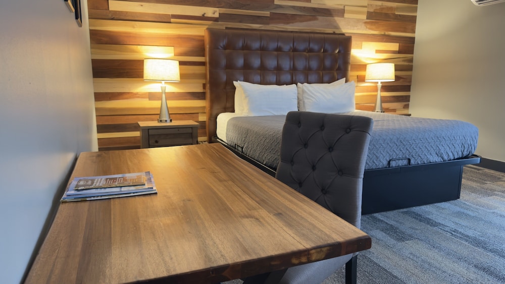 Junior Room, 1 King Bed, Patio