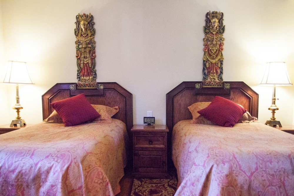 Classic Room, 1 Queen Bed photo 1