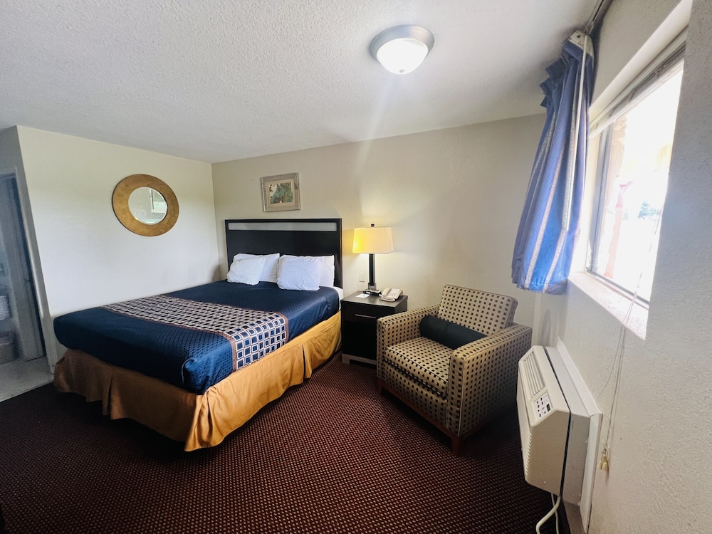 Room, 1 King Bed, Non Smoking - Photo 1