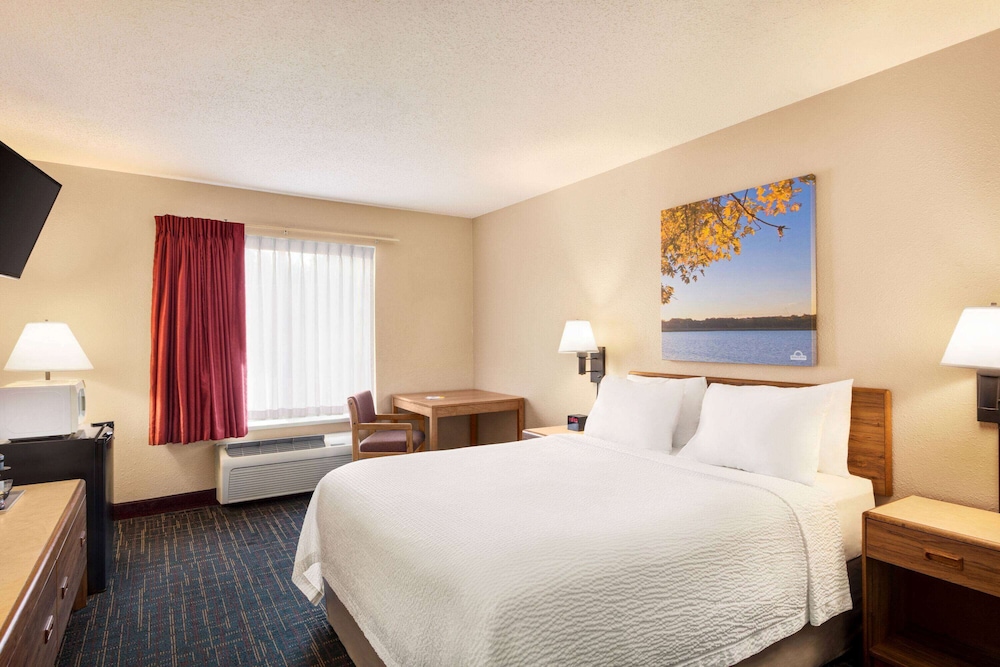 Standard Room, 1 Queen Bed - Photo 2