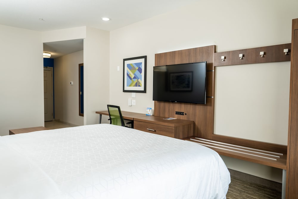 Standard Room, 1 King Bed - Photo 3