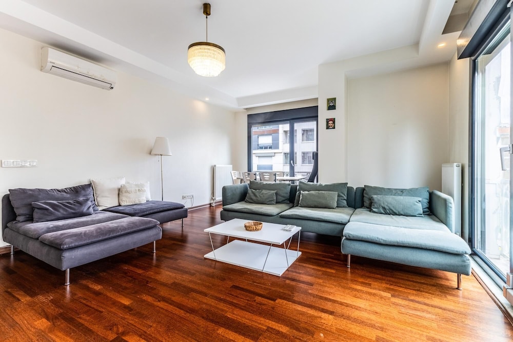 Apartment photo 2