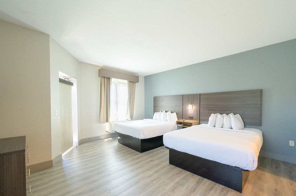 Deluxe Studio Suite, 2 Queen Beds, Non Smoking - Photo 3