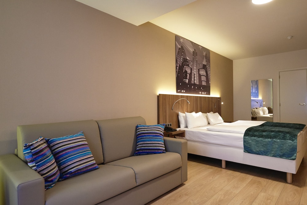 Suite, 1 King Bed with Sofa bed