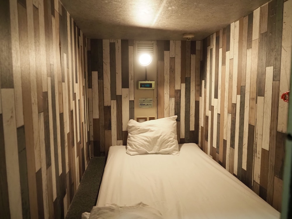 Capsule Room, Men Only - Photo 2