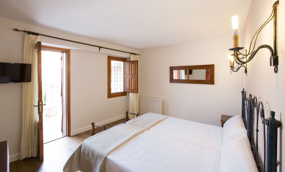 Habitación doble con terraza, balcón o abuhardillada photo 2