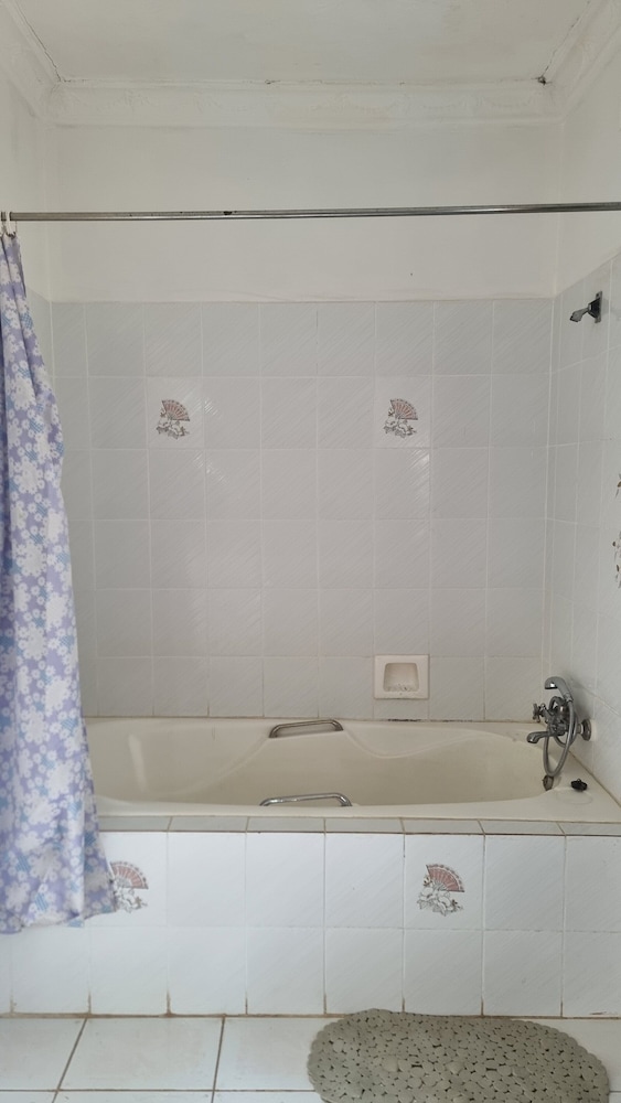 Comfort Room photo 2