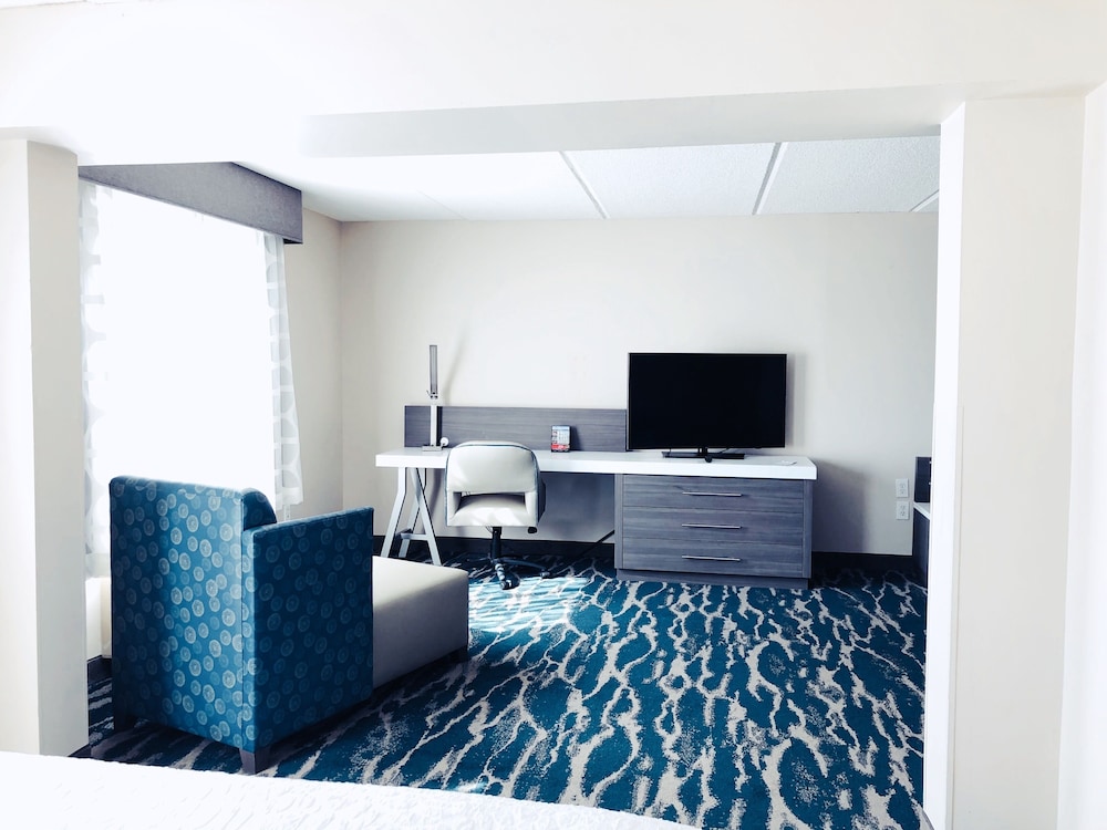 Junior Suite, 1 King Bed, Non Smoking - Photo 9