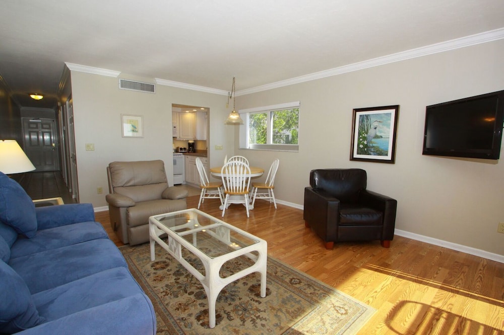 Apartment, 1 Bedroom (Gulf Front Corner) photo 2