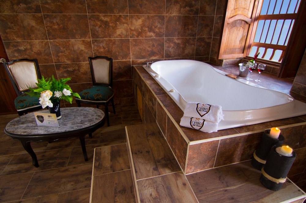Deluxe Suite, 1 Double Bed, Non Smoking, Jetted Tub (Ancestral) photo 3