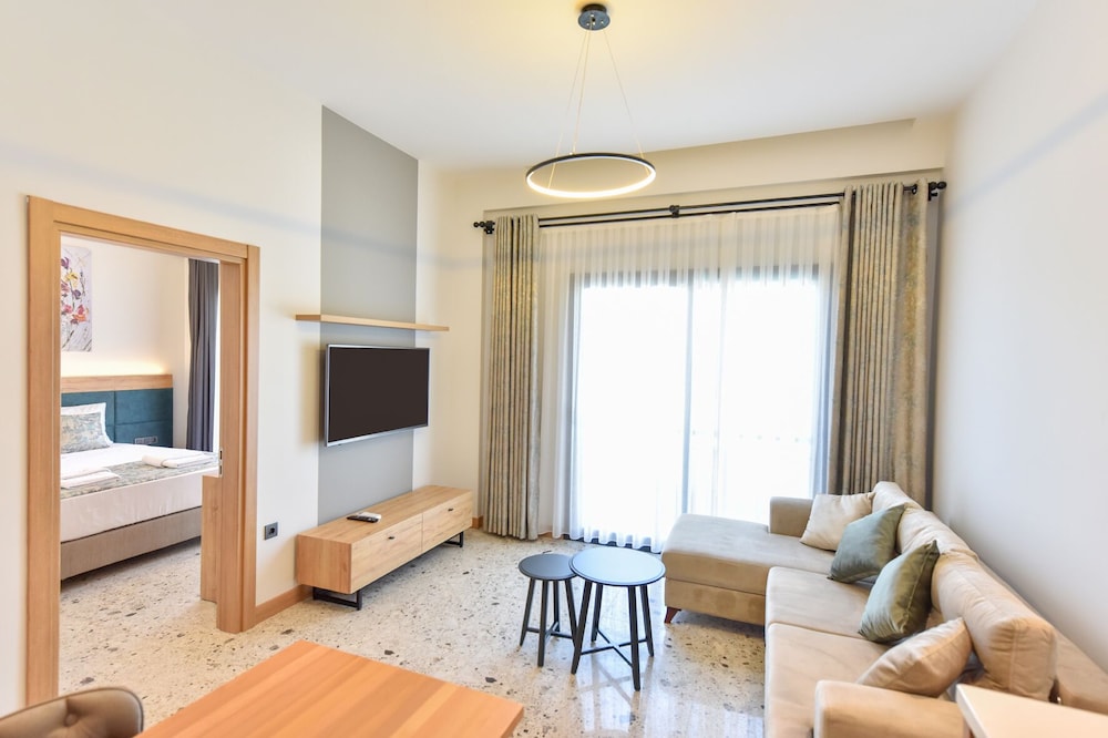 Premium Suite, 1 Bedroom, Pool Access, Poolside