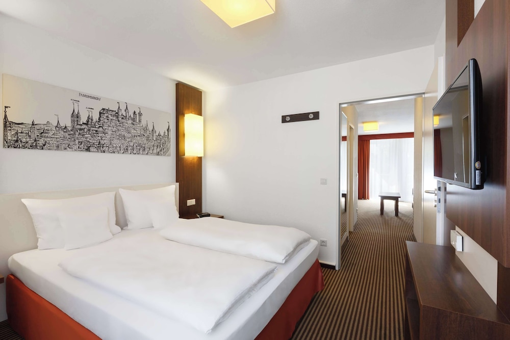Suite, 1 Queen Bed, Balcony - Photo 1