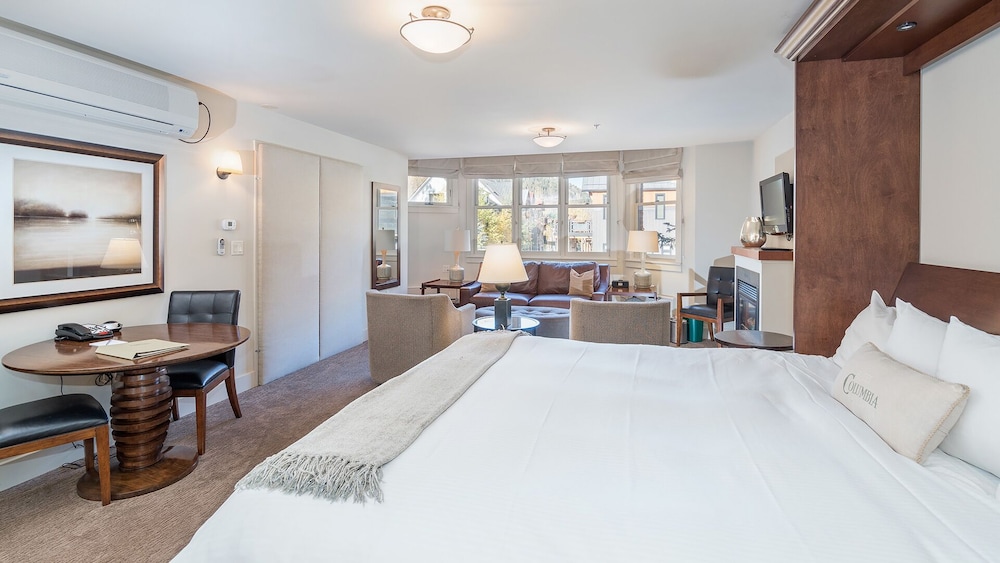 Room (Hotel Columbia 30)