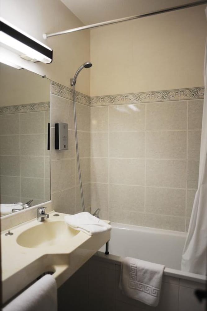Standard Room, 2 Twin Beds photo 3