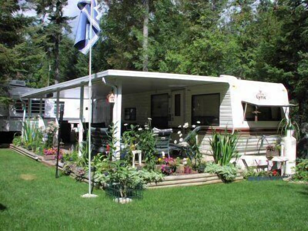 Trailer, 2 Bedrooms, Kitchenette photo 1