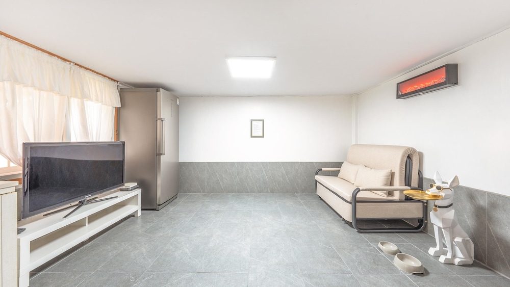 Basic Room, 1 Bedroom (J301 Stay(Camping Zone/BBQ)) - Photo 3