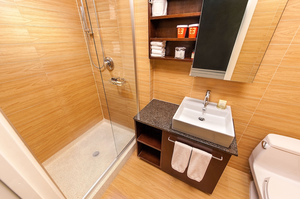 Suite, 1 King Bed with Sofa bed, Corner photo 3