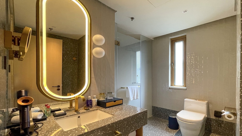 Suite, 2 Bedrooms (Living Dining) - Photo 5