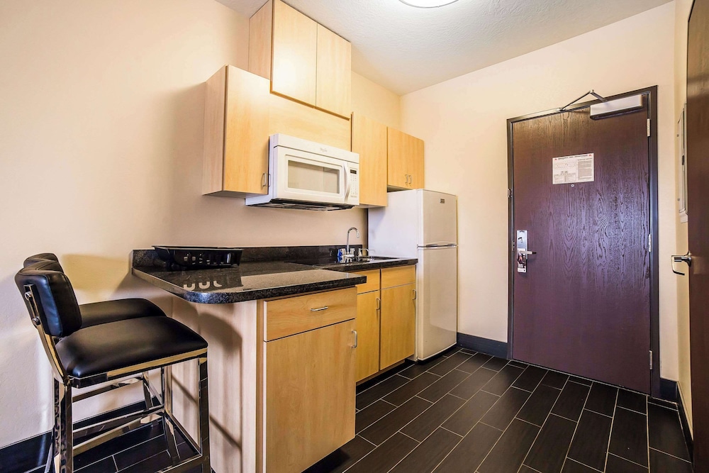 Room, 2 Queen Beds, Non Smoking, Kitchenette photo 3