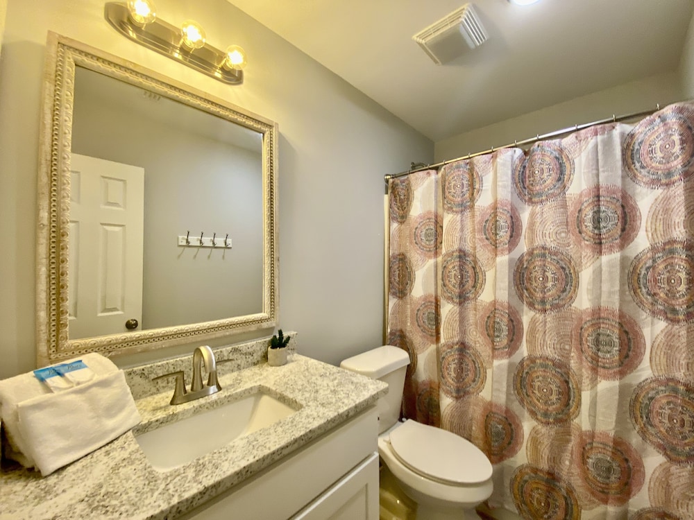 Condo, 2 Bedrooms, Balcony, Pool View (312) photo 2