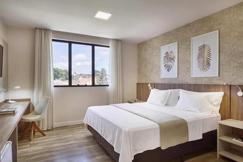 Luxury Studio Suite, 1 King Bed with Sofa bed, Jetted Tub - Photo 1