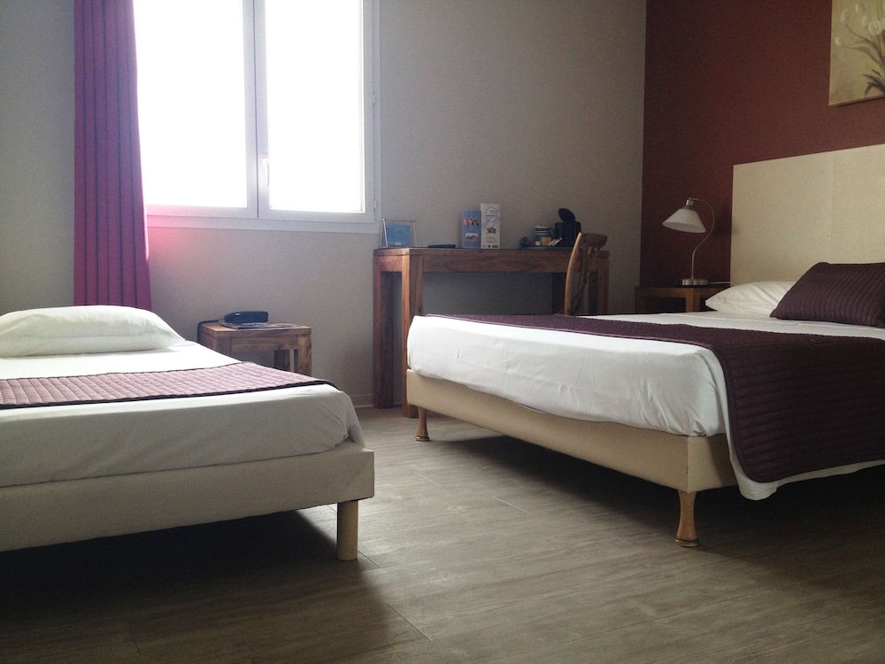 Standard Room, Multiple Beds