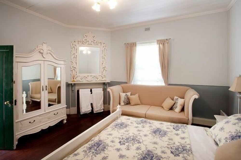 Wisteria Room photo 1