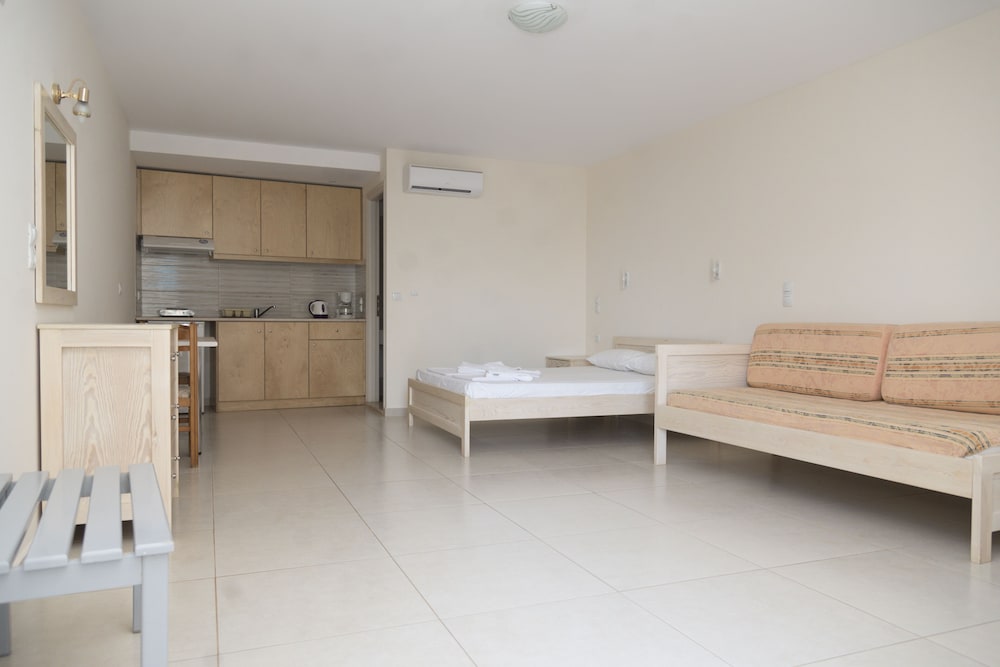 Standard Studio, Multiple Beds, Garden View