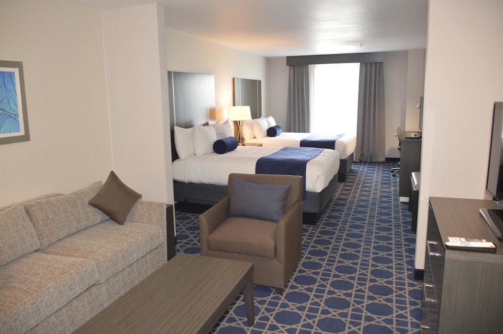 Suite, Multiple Beds, Non Smoking, Refrigerator & Microwave (With Sofabed) photo 2