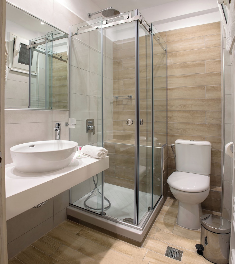 Executive Suite, 2 Bedrooms - Photo 3