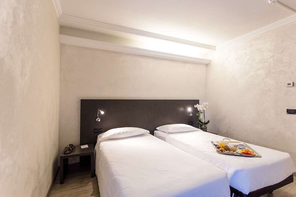 Standard Triple Room - Photo 2