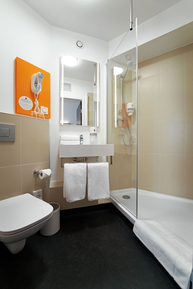 Standard Twin Room - Photo 2