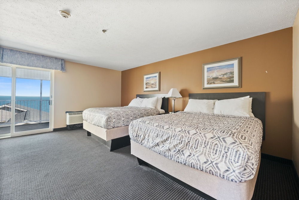Standard Room, 2 Queen Beds, Balcony, Lake View photo 3