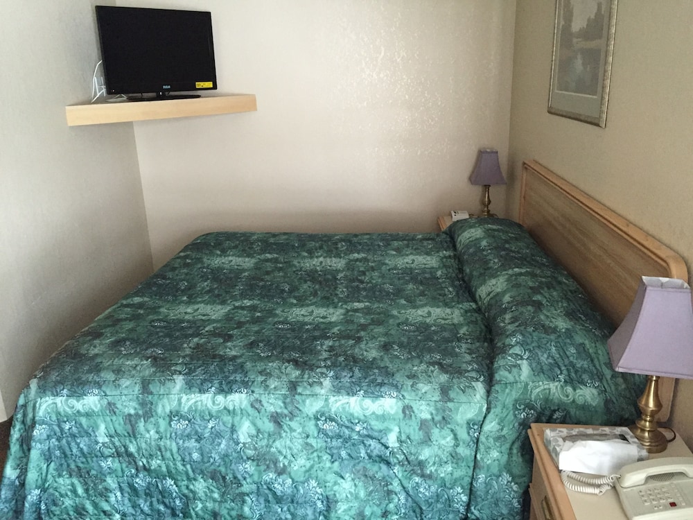 Standard Room, 1 King Bed, Refrigerator & Microwave