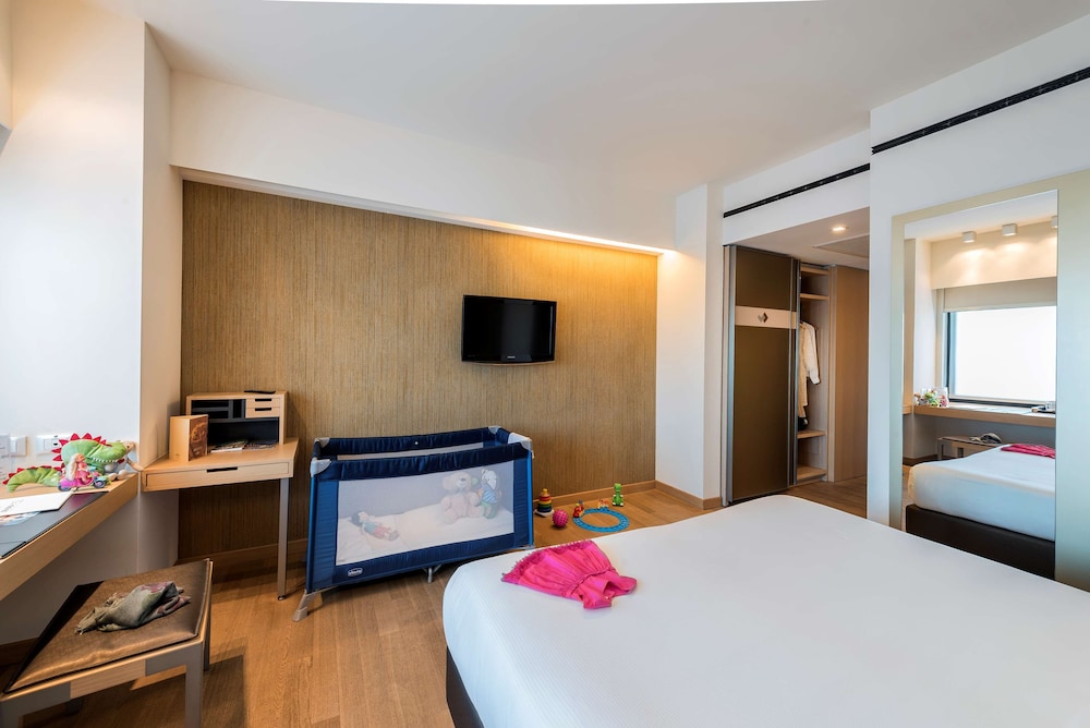 Standard Room, Multiple Beds - Photo 1