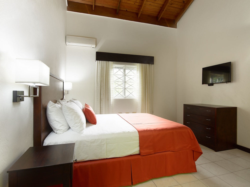 Single Room, 1 Queen Bed, Private Bathroom