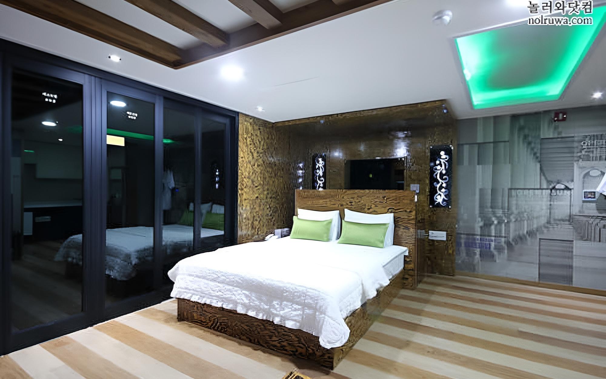 Room (Special Room) - Photo 20