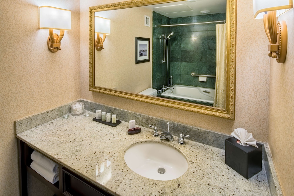 Studio Suite, 1 King Bed, Accessible, Bathtub - Photo 4