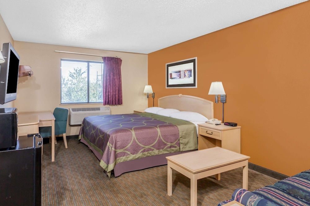 Suite, 1 King Bed, Microwave