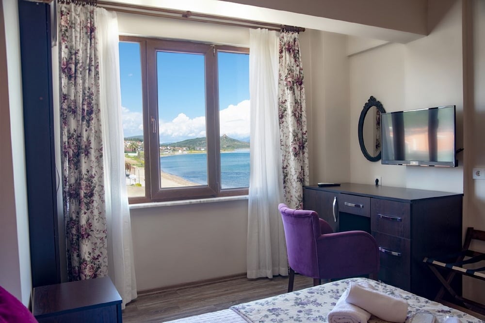 Standard Room, 1 Double Bed, Sea View, Beachfront photo 2