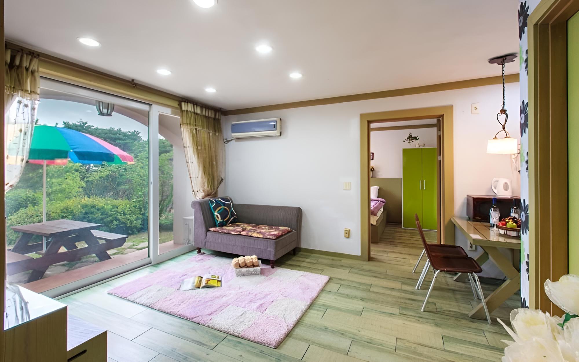 Room (Doosol-dong-60) photo 1