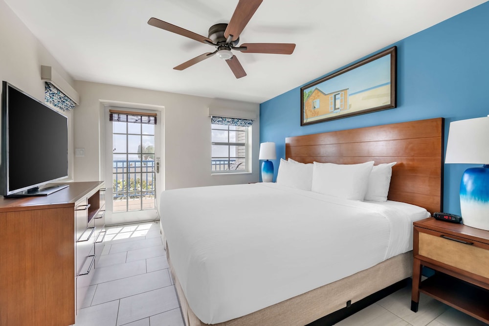 1 Bedroom Ocean Front King Suite