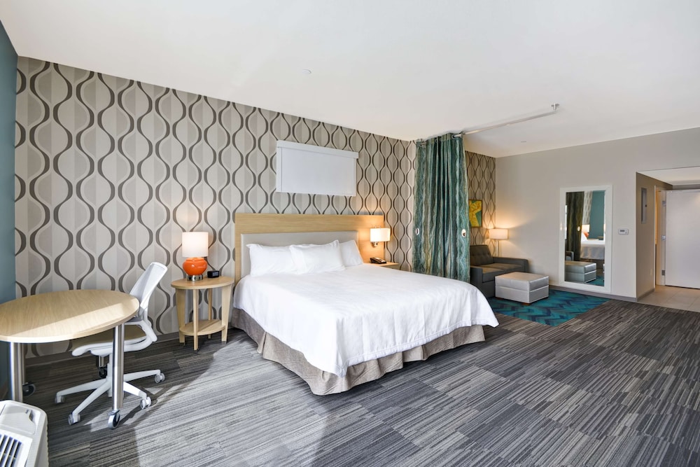 Studio, 1 King Bed, Accessible, Bathtub photo 2