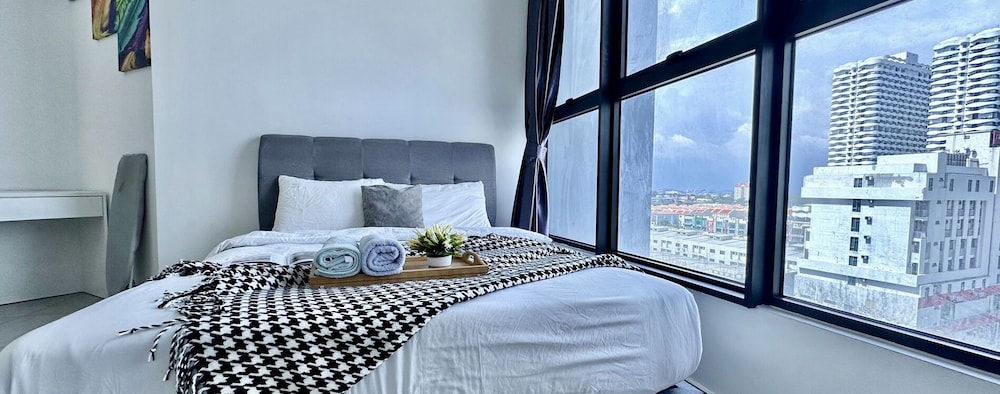 Premium Apartment, 3 Bedrooms, Kitchen, City View photo 3