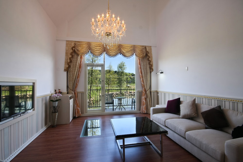 Deluxe Double Room, Lake View, Mezzanine (101) photo 2